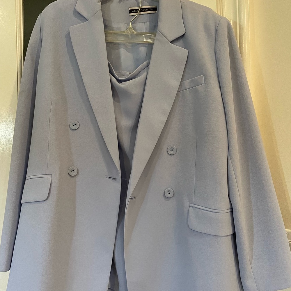New, Light Blue Amanda Smith Ladies skirt suit size 14 jacket 16 skirt.